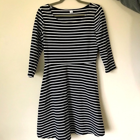 Old Navy Dresses & Skirts - Old Navy striped dress black and white sz medium